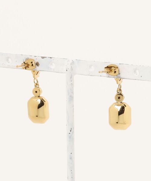 ieLS(イエルズ)の「金属アレルギー対応「ieLS」ステンレス CZ3連ピアス(ピアス(両耳用)・レディース・ゴールド・ONE SIZE)」の5枚目の写真