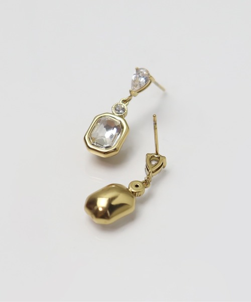 ieLS(イエルズ)の「金属アレルギー対応「ieLS」ステンレス CZ3連ピアス(ピアス(両耳用)・レディース・ゴールド・ONE SIZE)」の4枚目の写真
