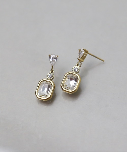 ieLS(イエルズ)の「金属アレルギー対応「ieLS」ステンレス CZ3連ピアス(ピアス(両耳用)・レディース・ゴールド・ONE SIZE)」の3枚目の写真