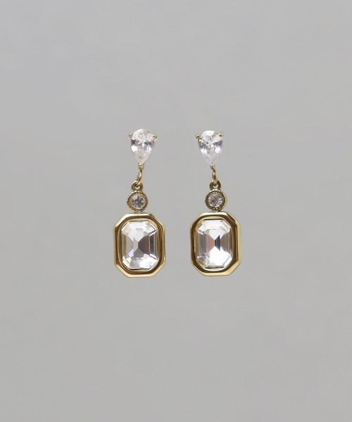 ieLS(イエルズ)の「金属アレルギー対応「ieLS」ステンレス CZ3連ピアス(ピアス(両耳用)・レディース・ゴールド・ONE SIZE)」の2枚目の写真