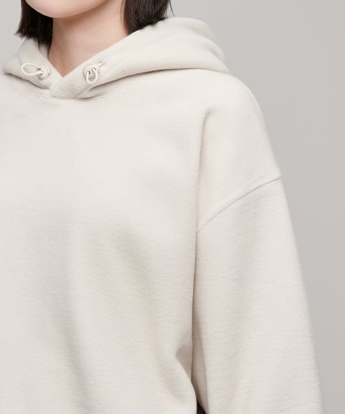 MUSINSA STANDARD WOMAN（ムシンサスタンダードウーマン）の「ウィメンズオーバーサイズポーラフリースフードパーカースウェットシャツ[アイボリー]（パーカー・レディース・その他・SMALL/MEDIUM/LARGE/X-SMALL）」の6枚目の写真