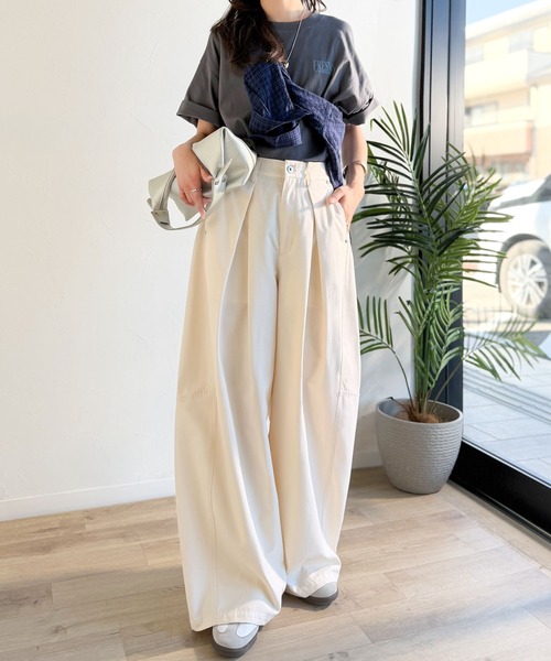 classicalelf(クラシカルエルフ)の「旬なワイドシルエットが目を惹く1着♪タックバレルレッグパンツ(その他パンツ・レディース・アイボリー/チャコール/ブラック・SMALL/MEDIUM/LARGE/X-LARGE)」の9枚目の写真