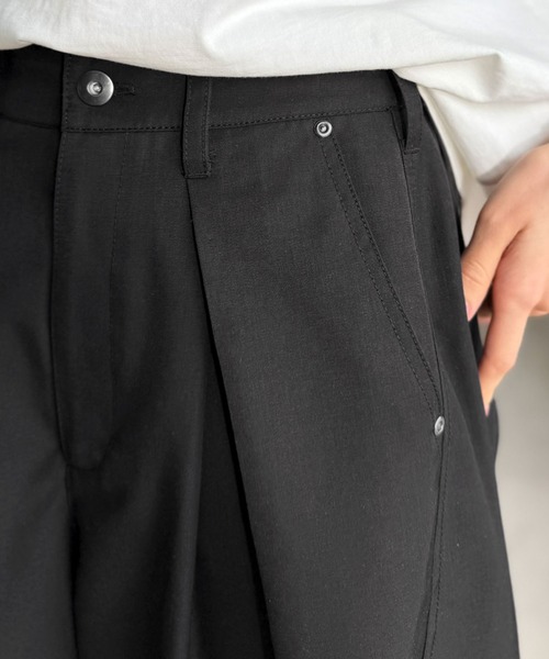 classicalelf(クラシカルエルフ)の「旬なワイドシルエットが目を惹く1着♪タックバレルレッグパンツ(その他パンツ・レディース・アイボリー/チャコール/ブラック・SMALL/MEDIUM/LARGE/X-LARGE)」の4枚目の写真