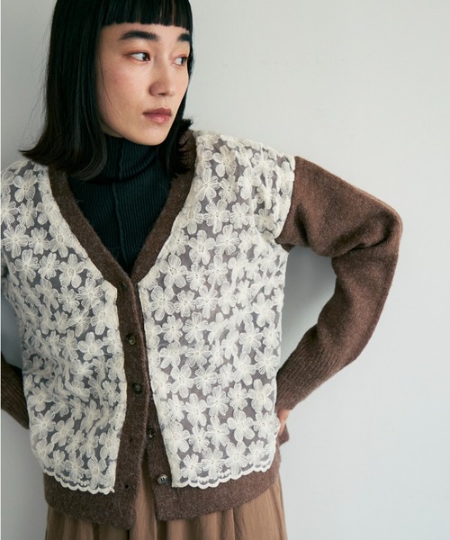 Crisp(クリスプ)の「フラワーレースニットカーディガン(カーディガン/ボレロ・レディース・ブラウン/グレー・FREE)」の2枚目の写真
