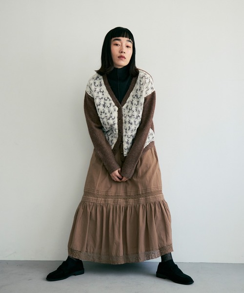 Crisp(クリスプ)の「フラワーレースニットカーディガン(カーディガン/ボレロ・レディース・ブラウン/グレー・FREE)」の3枚目の写真