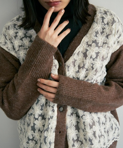 Crisp(クリスプ)の「フラワーレースニットカーディガン(カーディガン/ボレロ・レディース・ブラウン/グレー・FREE)」の7枚目の写真