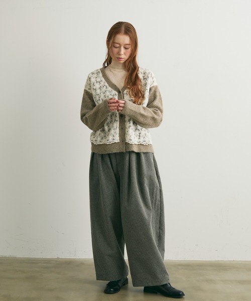 Crisp（クリスプ）の「フラワーレースニットカーディガン（カーディガン/ボレロ・レディース・グレー/ブラウン・FREE）」の4枚目の写真