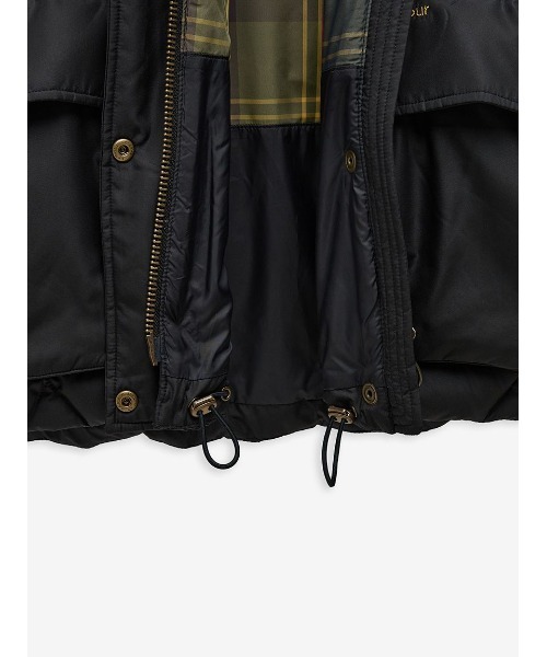Barbour（バブアー）の「Yasminキルティング ダウン ジャケット（レディース）（ダウンジャケット/コート・レディース・ベージュ/ブラック・8/10）」の16枚目の写真