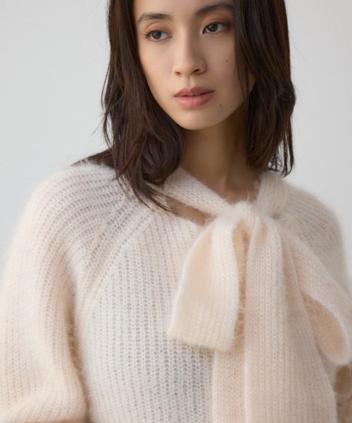 AZUL by moussy(アズールバイマウジー)の「ボウタイデザインニットトップス(ニット/セーター・レディース・グレー/アイボリー/ブラック・FREE)」の1枚目の写真