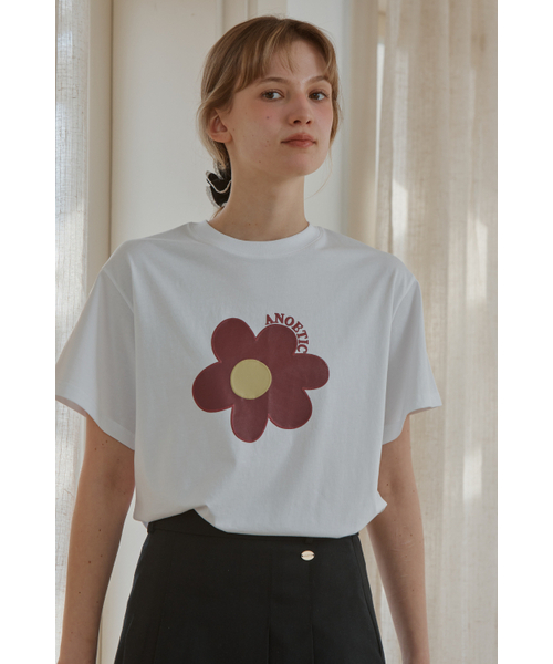 ANOETIC(アノエティック)の「ANC FLOWER PIECE T-SHIRT_WHITE(Tシャツ/カットソー・レディース・ホワイト・FREE)」の2枚目の写真