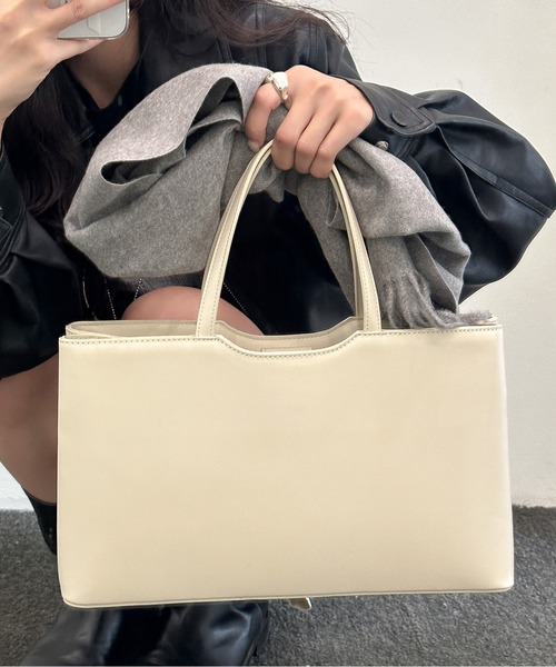 FINEnough(ファインナフ)の「光沢ハンドバッグ(ショルダーバッグ・レディース・ホワイト/ブラウン/キャメル/ブラック・FREE)」の18枚目の写真