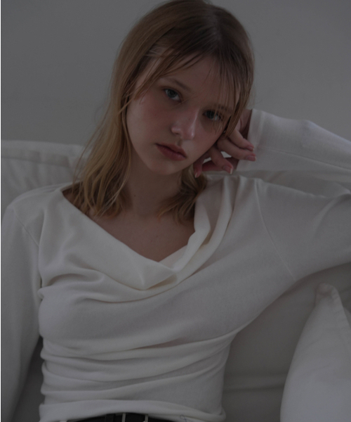 DEHEVE（デヘヴェ）の「Drape Neck Long Sleeve [Ivory]（Tシャツ/カットソー・レディース・アイボリー・FREE）」の3枚目の写真