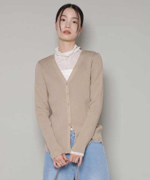 NANO universe(ナノユニバース)の「裾スリットVネックリブカーディガン(カーディガン/ボレロ・レディース・ベージュ/グレー/ブラック・FREE)」の1枚目の写真