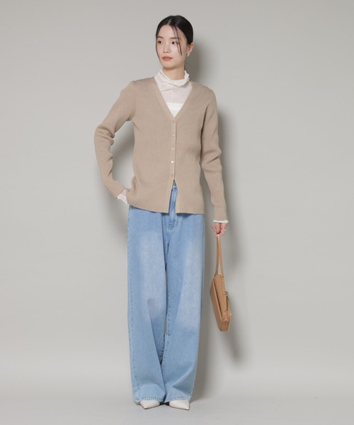 NANO universe(ナノユニバース)の「裾スリットVネックリブカーディガン(カーディガン/ボレロ・レディース・ベージュ/グレー/ブラック・FREE)」の8枚目の写真