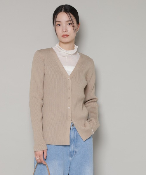 NANO universe(ナノユニバース)の「裾スリットVネックリブカーディガン(カーディガン/ボレロ・レディース・ベージュ/グレー/ブラック・FREE)」の4枚目の写真
