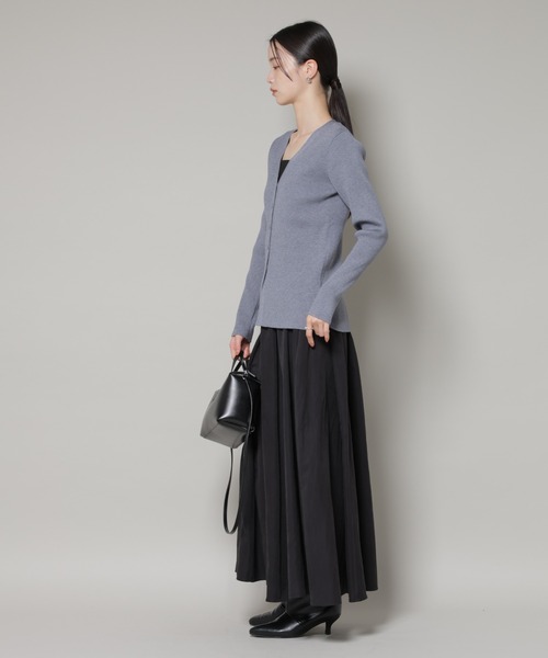 NANO universe(ナノユニバース)の「裾スリットVネックリブカーディガン(カーディガン/ボレロ・レディース・ベージュ/グレー/ブラック・FREE)」の15枚目の写真