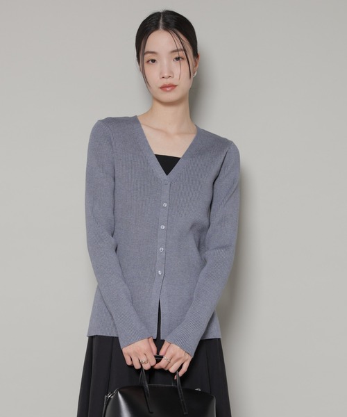NANO universe(ナノユニバース)の「裾スリットVネックリブカーディガン(カーディガン/ボレロ・レディース・ベージュ/グレー/ブラック・FREE)」の11枚目の写真