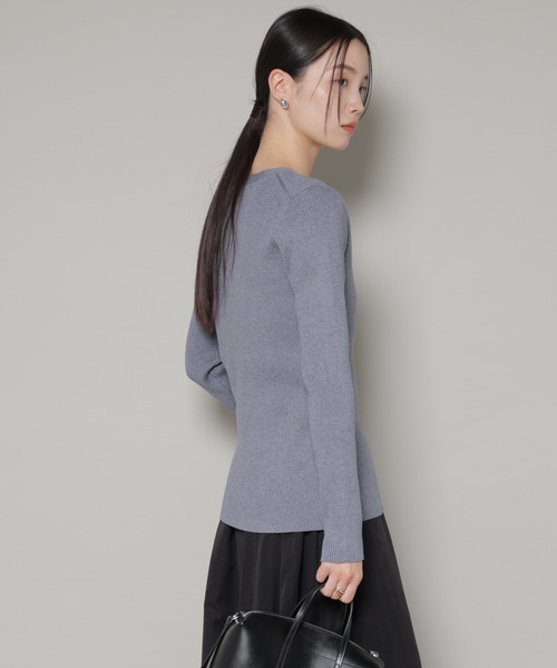 NANO universe(ナノユニバース)の「裾スリットVネックリブカーディガン(カーディガン/ボレロ・レディース・ベージュ/グレー/ブラック・FREE)」の12枚目の写真