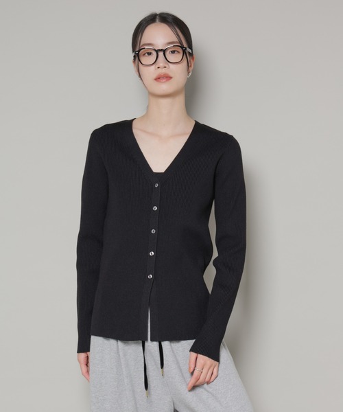 NANO universe(ナノユニバース)の「裾スリットVネックリブカーディガン(カーディガン/ボレロ・レディース・ベージュ/グレー/ブラック・FREE)」の18枚目の写真