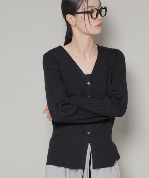 NANO universe(ナノユニバース)の「裾スリットVネックリブカーディガン(カーディガン/ボレロ・レディース・ベージュ/グレー/ブラック・FREE)」の20枚目の写真