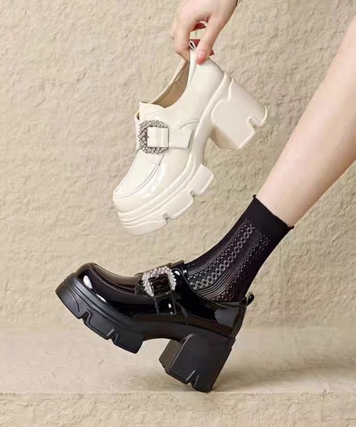 Lace Ladies(レースレディース)の「ビジュー スクエア バックル ベルト付 厚底 ローファー(ローファー・レディース・ブラック/アイボリー・24cm/23cm/25cm/22.5cm/23.5cm/24.5cm)」の7枚目の写真