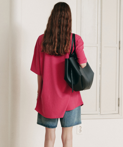 DEWEDEWE(デュイデュイ)の「オーバーサイズカウトップス_レッド(Tシャツ/カットソー・レディース・その他・FREE)」の3枚目の写真
