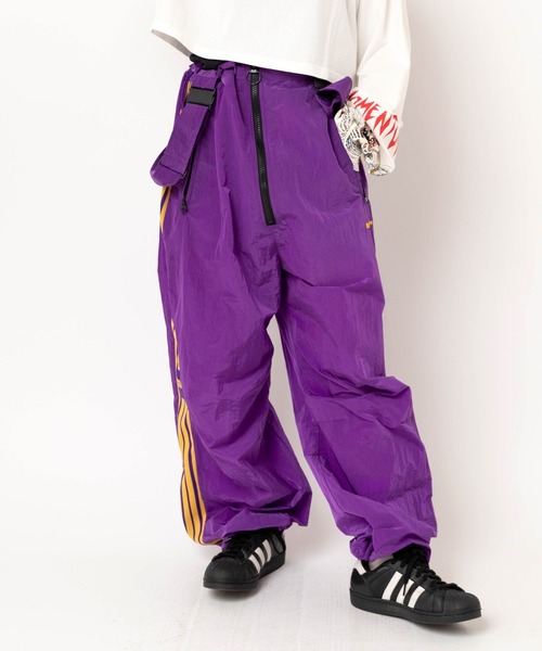 RNA（アールエヌエー）の「O0752 ナイロントラックオーバーオール（サロペット/オーバーオール・レディース・グレー/グリーン/パープル・MEDIUM）」の3枚目の写真