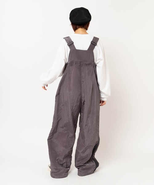 RNA（アールエヌエー）の「O0752 ナイロントラックオーバーオール（サロペット/オーバーオール・レディース・グレー/グリーン/パープル・MEDIUM）」の6枚目の写真
