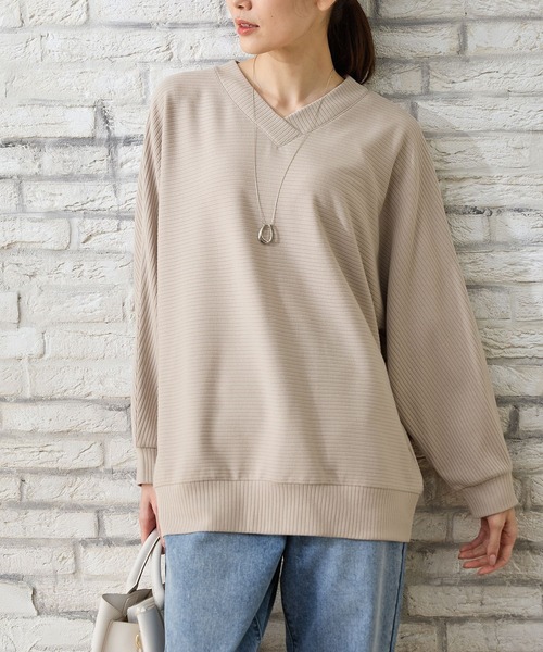 Honeys(ハニーズ)の「アクセ付ドルマントップス(Tシャツ/カットソー・レディース・グリーン/ブルー/ブラック/アイボリー/ベージュ・LL/L/M)」の3枚目の写真