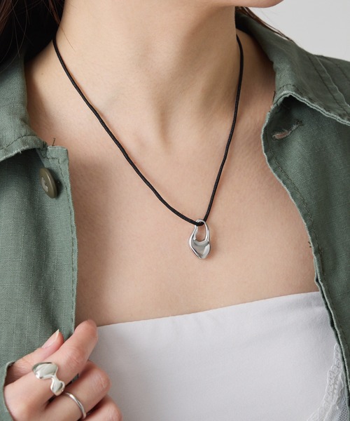 PAPILLONNER(パピヨネ)の「PAPILLONNER/コード2WAYネックレス(ネックレス・レディース・シルバー/ゴールド・FREE)」の9枚目の写真