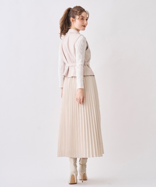 SWINGLE(スウィングル)の「ジレ&プリーツスカートセット(ワンピース・レディース・ベージュ/ライトグレー/ブラック・FREE)」の5枚目の写真