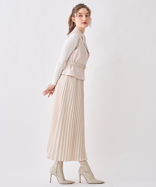 SWINGLE(スウィングル)の「ジレ&プリーツスカートセット(ワンピース・レディース・ベージュ/ライトグレー/ブラック・FREE)」の4枚目の写真