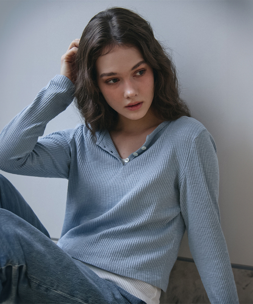 VEM.VER(ベンバー)の「ボタンポイントリブドロングスリーブTシャツ_ブルー(Tシャツ/カットソー・レディース・ブルー・FREE)」の1枚目の写真