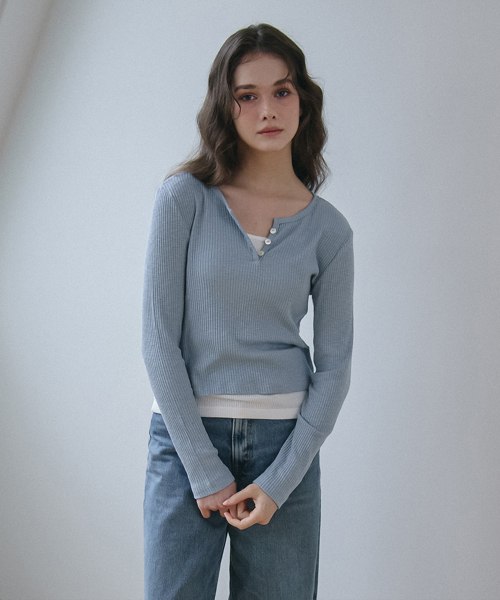 VEM.VER(ベンバー)の「ボタンポイントリブドロングスリーブTシャツ_ブルー(Tシャツ/カットソー・レディース・ブルー・FREE)」の2枚目の写真