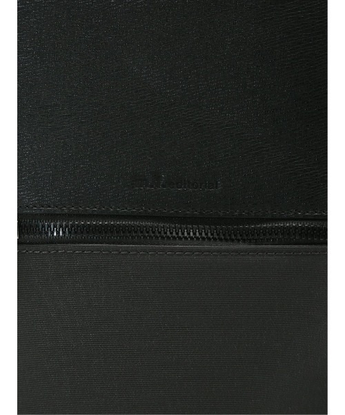 m.f.editorial(エムエフエディトリアル)の「m.f.エディトリアル メンズ 縦型 ミニショルダーバッグ(ショルダーバッグ・メンズ・グレー系その他2/ブラック・FREE)」の18枚目の写真