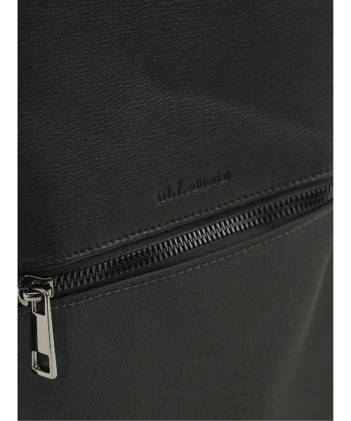 m.f.editorial(エムエフエディトリアル)の「m.f.エディトリアル メンズ 縦型 ミニショルダーバッグ(ショルダーバッグ・メンズ・グレー系その他2/ブラック・FREE)」の19枚目の写真