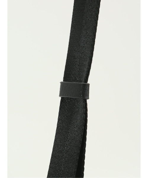 m.f.editorial(エムエフエディトリアル)の「m.f.エディトリアル メンズ 縦型 ミニショルダーバッグ(ショルダーバッグ・メンズ・グレー系その他2/ブラック・FREE)」の22枚目の写真