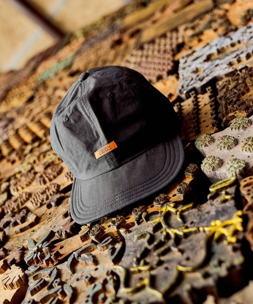 UNIVERSAL OVERALL(ユニバーサルオーバーオール)の「【UNIVERSAL OVERALL】別注コットンナイロンショートブリムキャップ(キャップ・メンズ・ブラウン/カーキ/ブラック・FREE)」の6枚目の写真