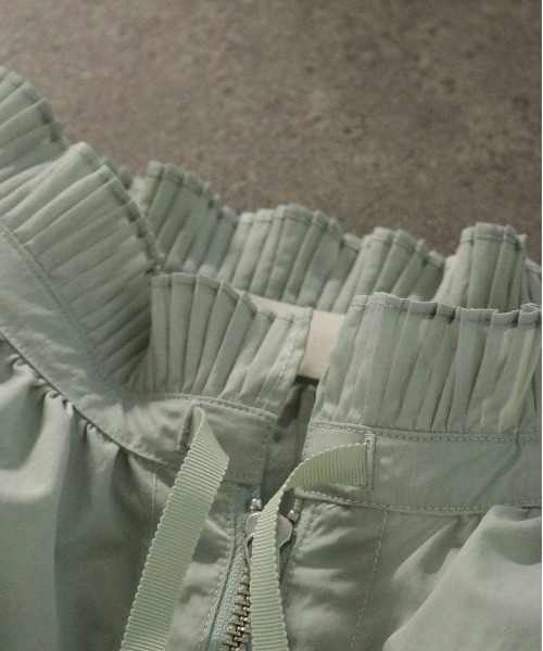 Marilyn Moon(マリリンムーン)の「pleats sheer dolman blouson(ブルゾン・レディース・ホワイト/ベージュ/ミント/ブラック・FREE)」の21枚目の写真