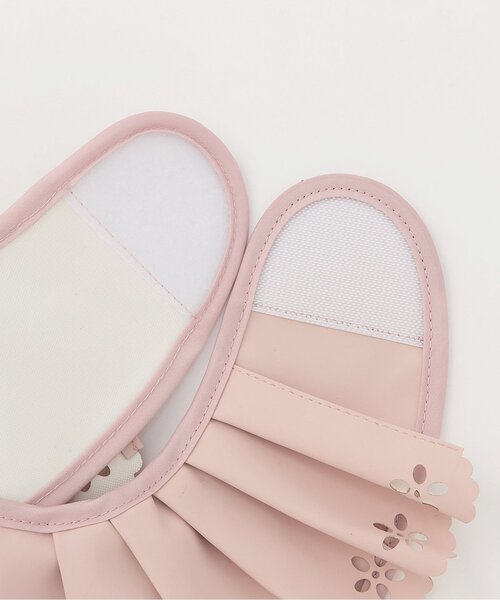 petit main（プティマイン）の「衿つきお食事エプロン（マグ/哺乳瓶/お食事グッズ・キッズ・ベージュ/ライトピンク/オフホワイト/ライトブルー・F）」の6枚目の写真