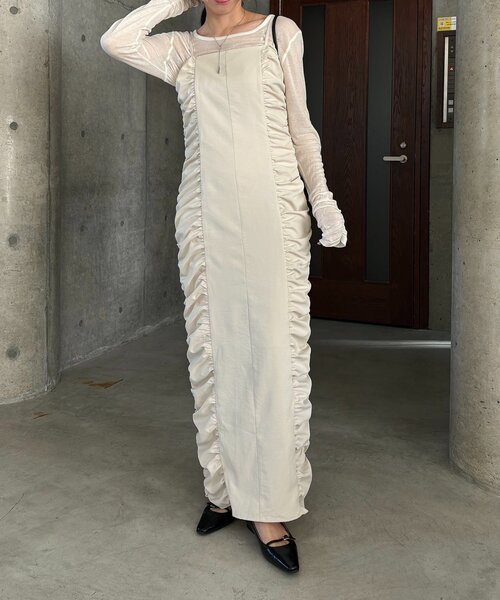 CAPRICIEUX LE'MAGE(カプリシューレマージュ)の「【セレモニーシーンにも◎】ギャザーキャミワンピース(ワンピース・レディース・ホワイト系その他/ブラック・PS/FREE)」の6枚目の写真