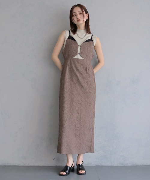 &g'aime(アンジェム)の「【&g'aime 】シワ加工キャミワンピース Wrinkle-Textured Cami Dress(ワンピース・レディース・アイボリー/ブラウン/ブラック・FREE)」の1枚目の写真