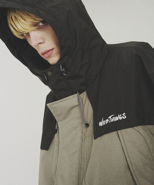 WILD THINGS（ワイルドシングス）の「【elephant TRIBAL fabrics × WILD THINGS for ADAM ET ROPE'】EX DETACHABLE MONSTER PARKA（ダウンジャケット/コート・メンズ・カーキ/ブラック・L/M）」の4枚目の写真
