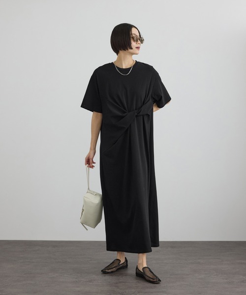 SALON adam et rope'（サロン アダム エ ロペ）の「【WEB限定】ドライコットンツイストディテールワンピース（ワンピース・レディース・ブラウン/ブラック・FREE）」の2枚目の写真
