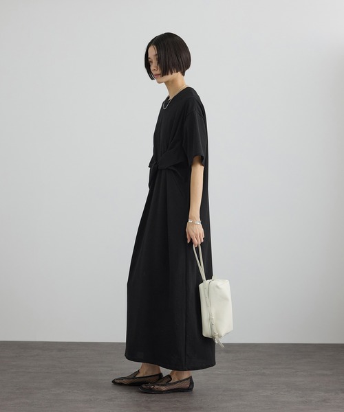 SALON adam et rope'（サロン アダム エ ロペ）の「【WEB限定】ドライコットンツイストディテールワンピース（ワンピース・レディース・ブラウン/ブラック・FREE）」の6枚目の写真