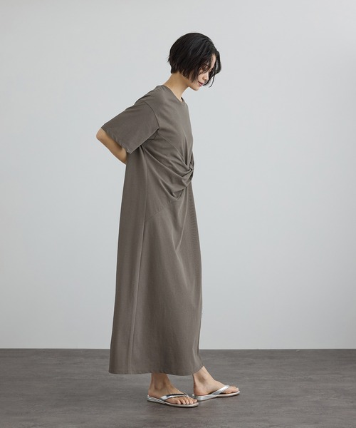 SALON adam et rope'（サロン アダム エ ロペ）の「【WEB限定】ドライコットンツイストディテールワンピース（ワンピース・レディース・ブラウン/ブラック・FREE）」の10枚目の写真