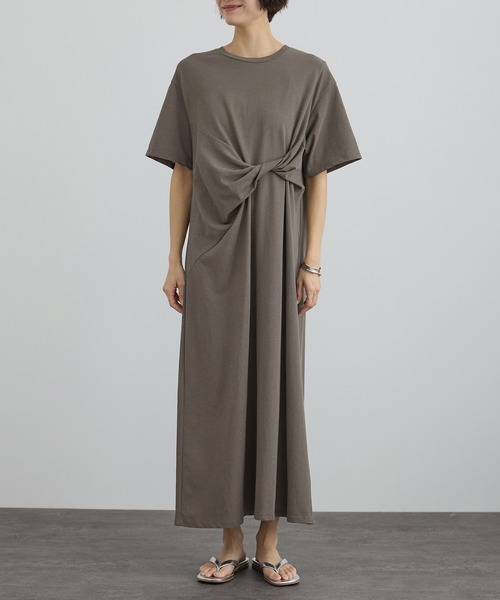 SALON adam et rope'（サロン アダム エ ロペ）の「【WEB限定】ドライコットンツイストディテールワンピース（ワンピース・レディース・ブラウン/ブラック・FREE）」の13枚目の写真