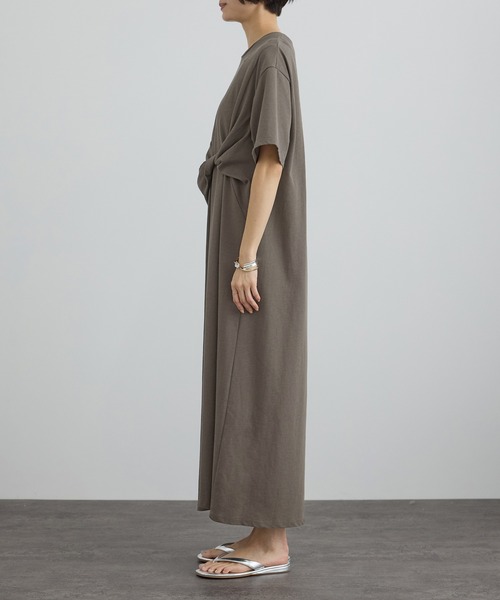 SALON adam et rope'（サロン アダム エ ロペ）の「【WEB限定】ドライコットンツイストディテールワンピース（ワンピース・レディース・ブラウン/ブラック・FREE）」の14枚目の写真