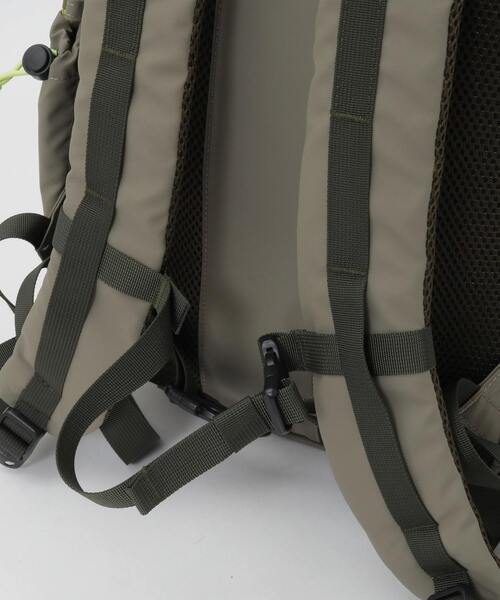 ELLIKER(エリカー)の「【ELLIKER/エリカー】Kiln Hooded Zip Top Backpack 22L(バックパック/リュック・メンズ・ベージュ/ブラック・9)」の8枚目の写真