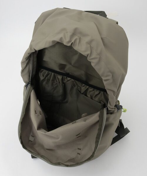 ELLIKER(エリカー)の「【ELLIKER/エリカー】Kiln Hooded Zip Top Backpack 22L(バックパック/リュック・メンズ・ベージュ/ブラック・9)」の9枚目の写真
